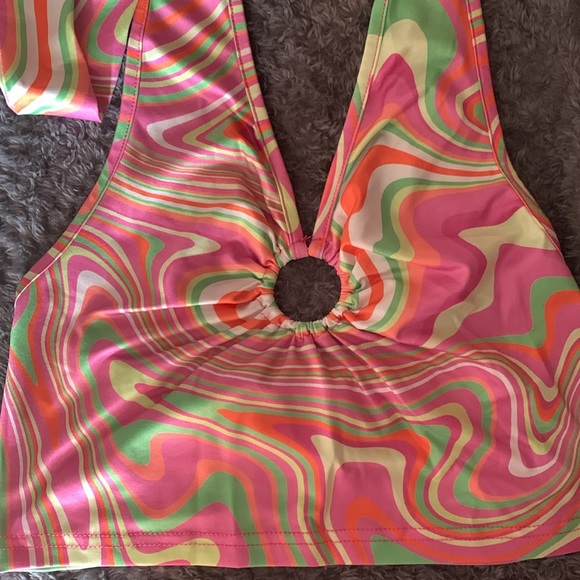 FUN | groovy halter top - Picture 2 of 3
